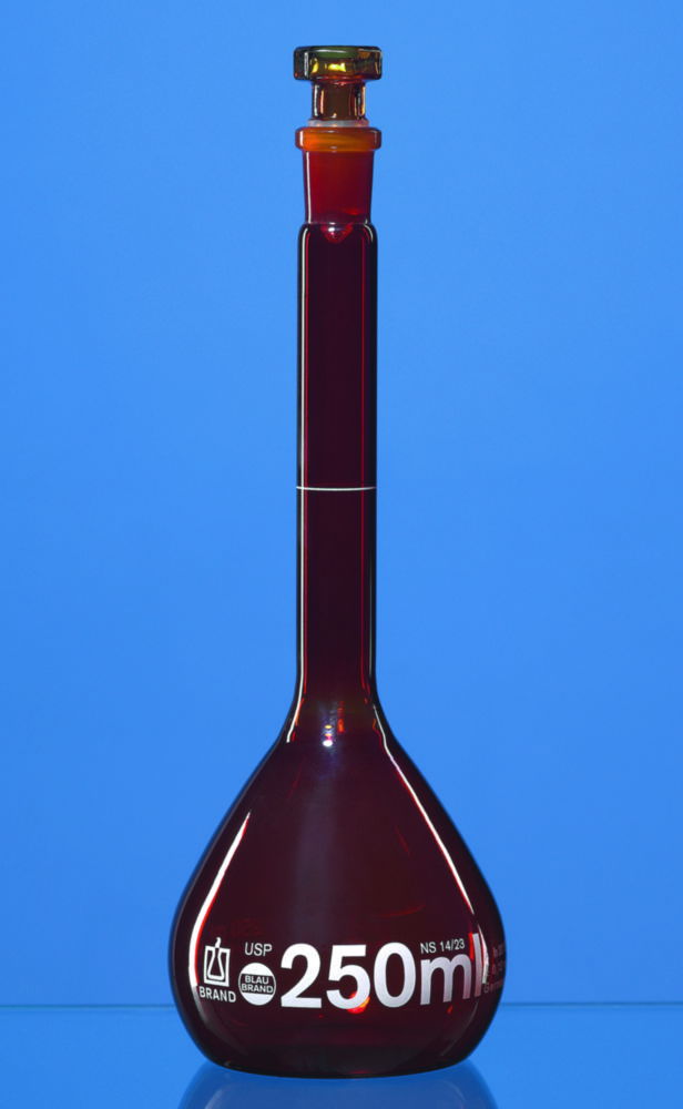 Volumetric flasks, boro 3.3, class A, amber, white graduation, with glass stopper, incl. USP batch certificate Volumetric flasks, boro 3.3, class A, amber, white graduation, with glass stopper, incl. USP batch certificate