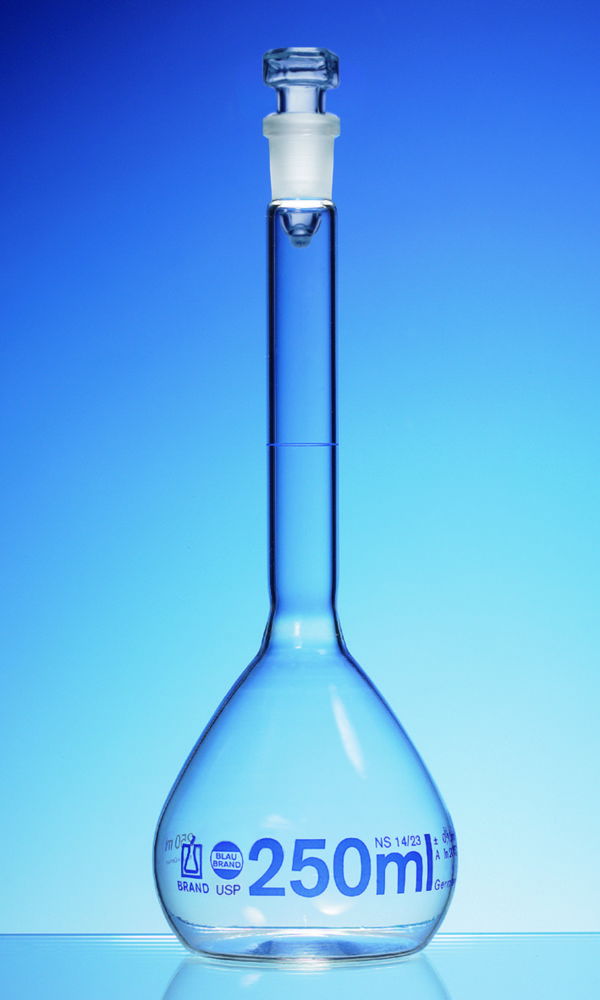 Volumetric flasks USP, boro 3.3, class A, blue graduations, with glass stopper, incl. USP batch certificate
