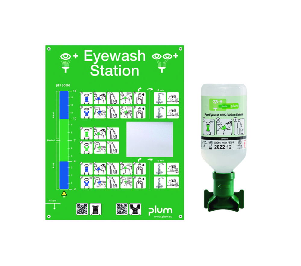 Eyewash station with an eye wash bottle Eyewash station with an eye wash bottle