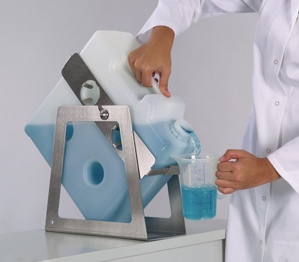 Accessories for space saving jerrycans Accessories for space saving jerrycans